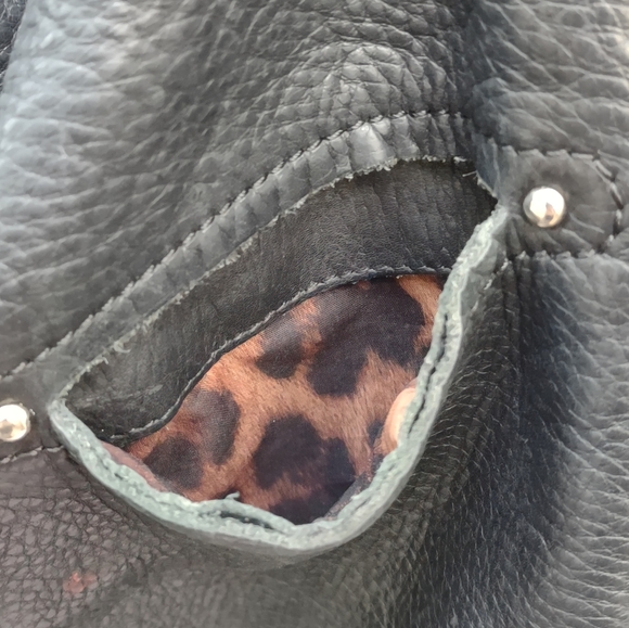 B. Makowsky Black Genuine Leather Slouchy Boho Bucket Bag - Picture 4 of 13